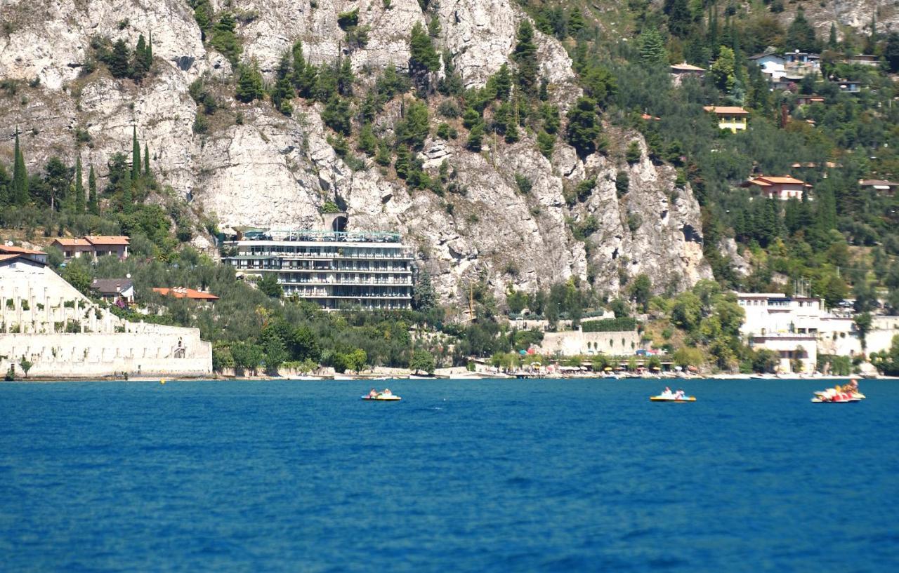 Hotel Astor Лимоне-суль-Гарда Экстерьер фото
