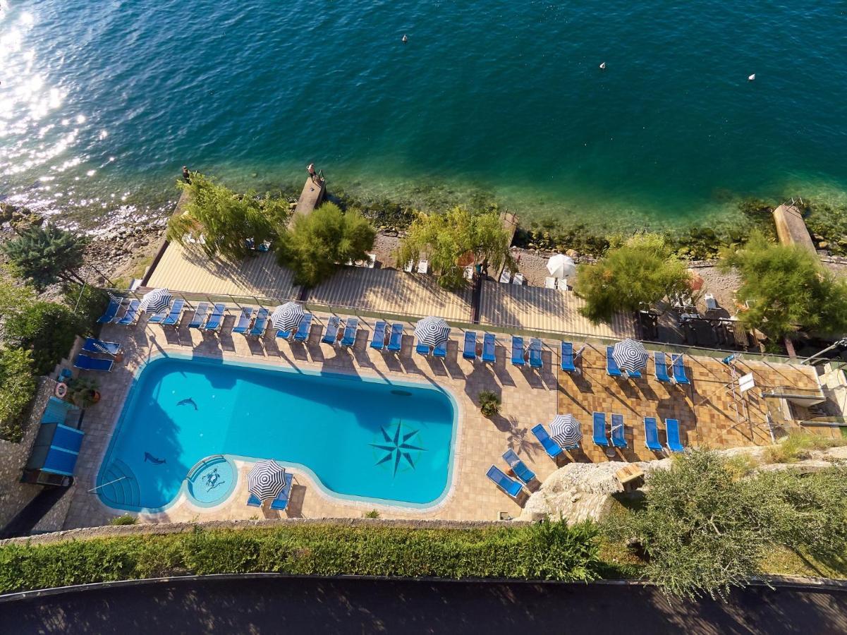 Hotel Astor Лимоне-суль-Гарда Экстерьер фото