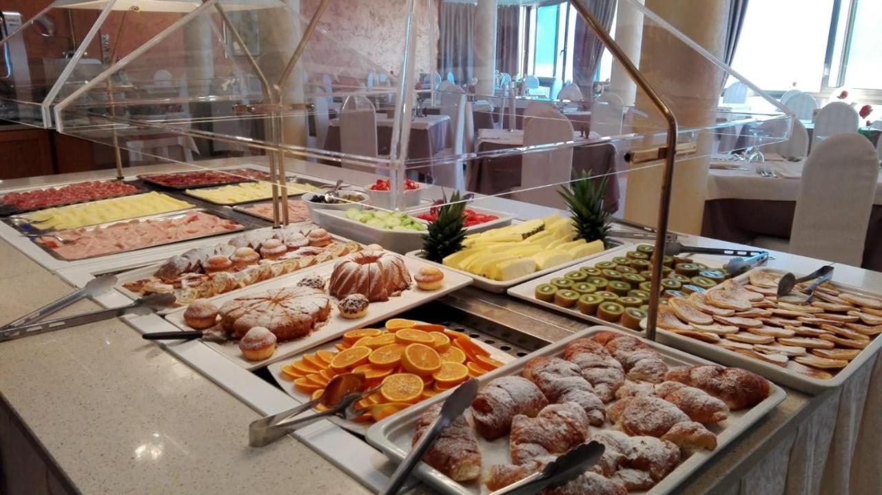 Hotel Astor Лимоне-суль-Гарда Экстерьер фото