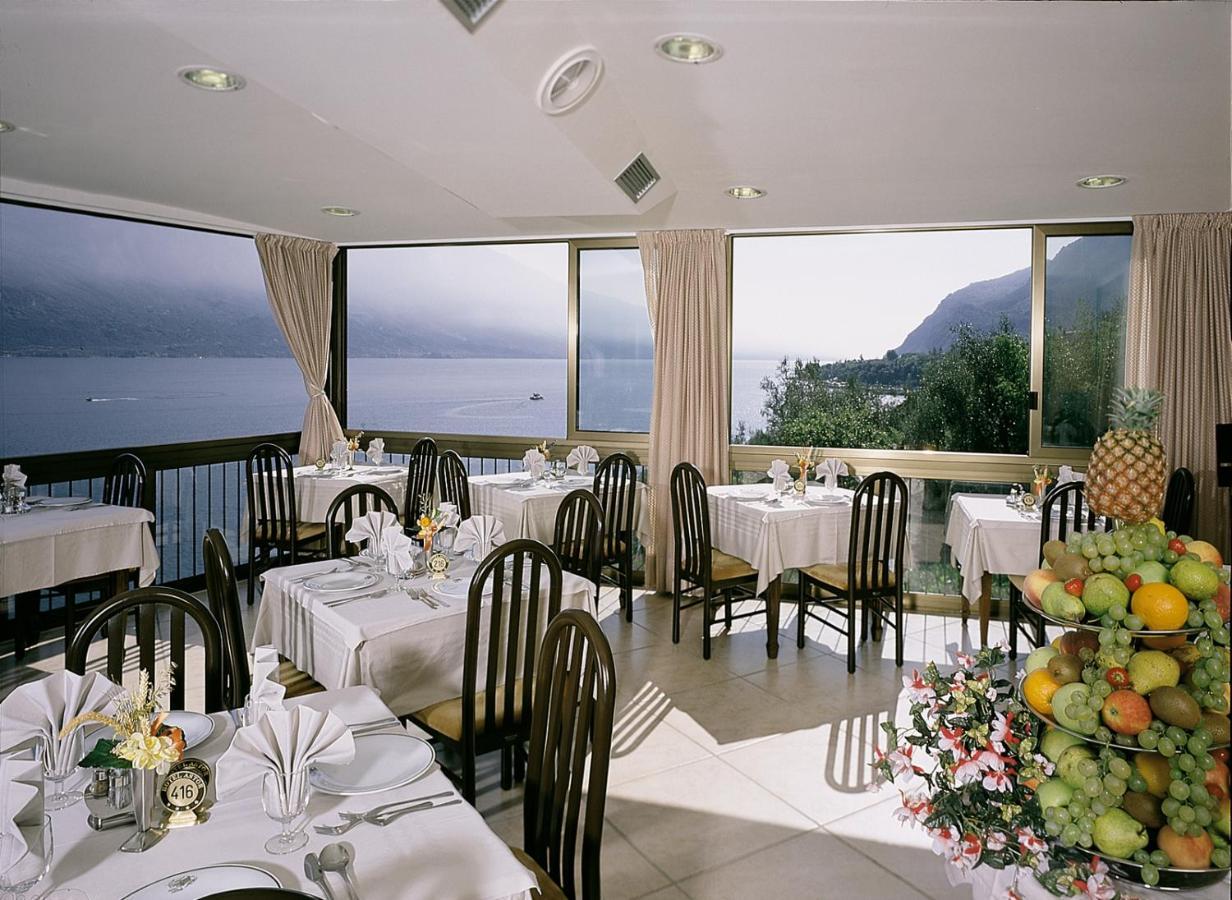 Hotel Astor Лимоне-суль-Гарда Экстерьер фото