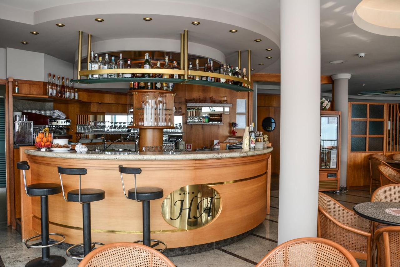 Hotel Astor Лимоне-суль-Гарда Экстерьер фото