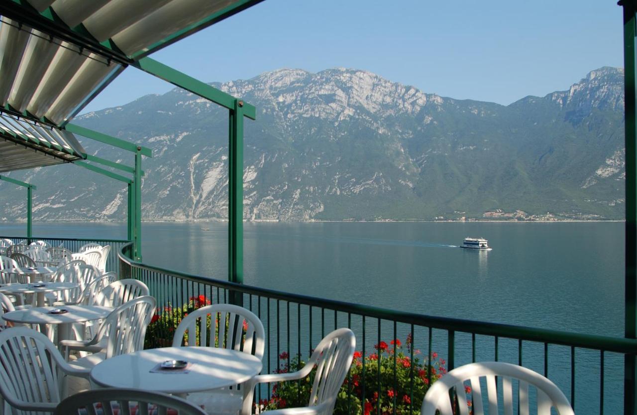 Hotel Astor Лимоне-суль-Гарда Экстерьер фото