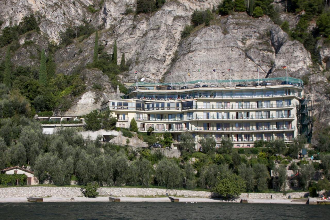 Hotel Astor Лимоне-суль-Гарда Экстерьер фото