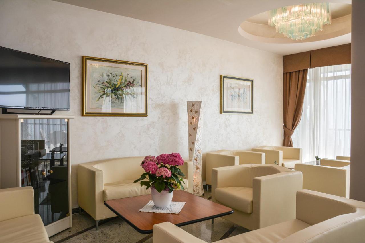Hotel Astor Лимоне-суль-Гарда Экстерьер фото