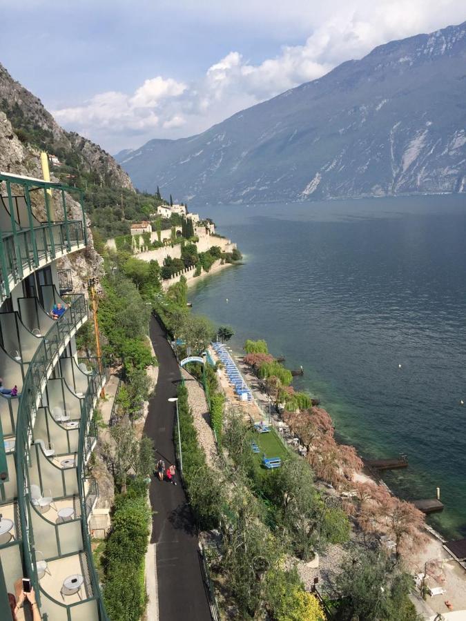 Hotel Astor Лимоне-суль-Гарда Экстерьер фото